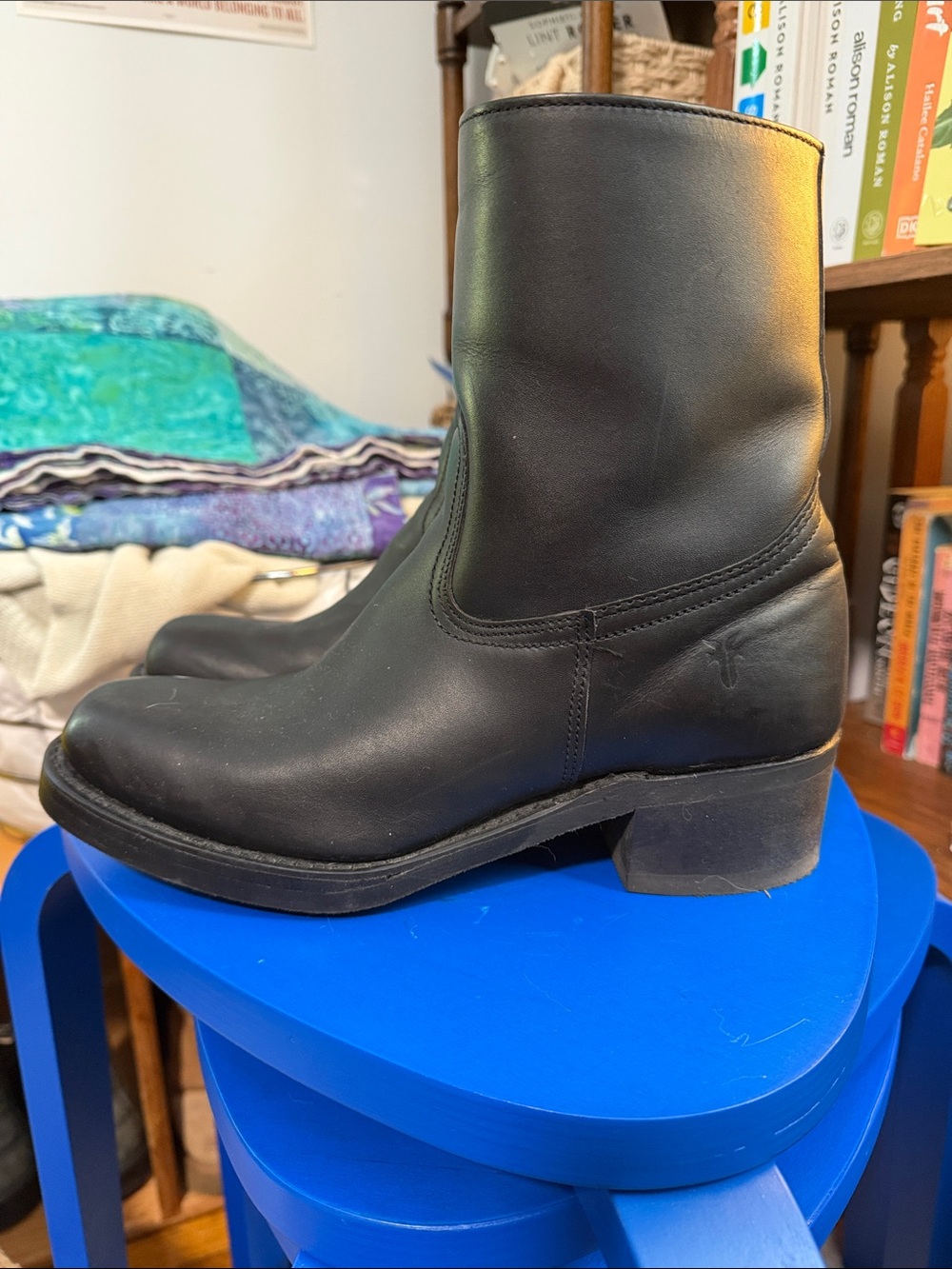 Frye Short Campus Boots in black